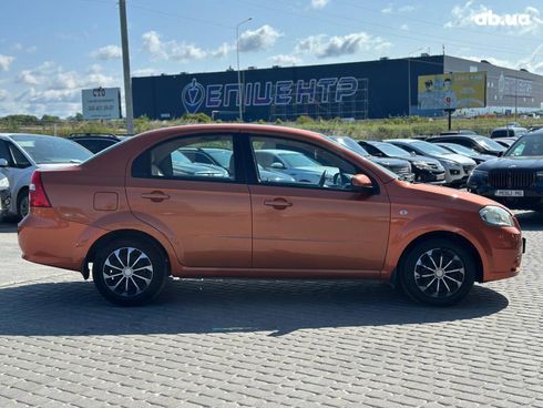 Chevrolet Aveo 2007 оранжевый - фото 10
