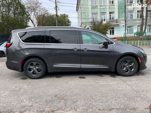 Chrysler Pacifica 2017 серый - фото 8
