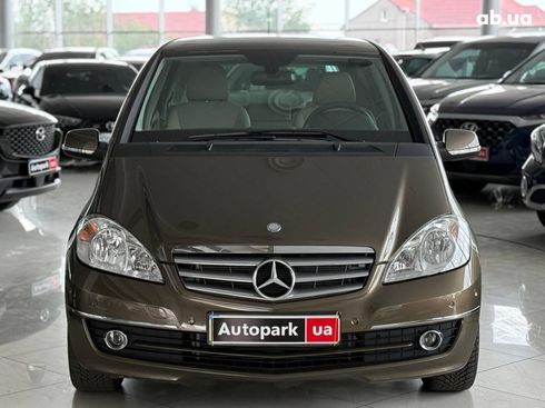 Mercedes-Benz A-Класс 2009 коричневый - фото 2