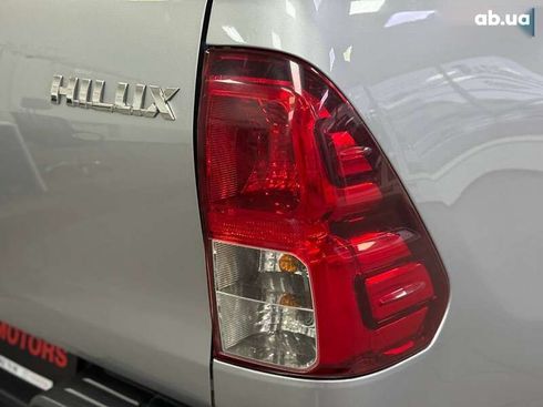 Toyota Hilux 2018 - фото 12