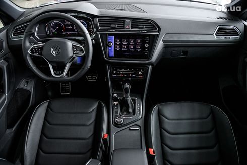 Volkswagen Tiguan 2023 серебристый - фото 9