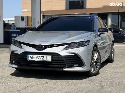 Toyota Camry 2022 - фото 2