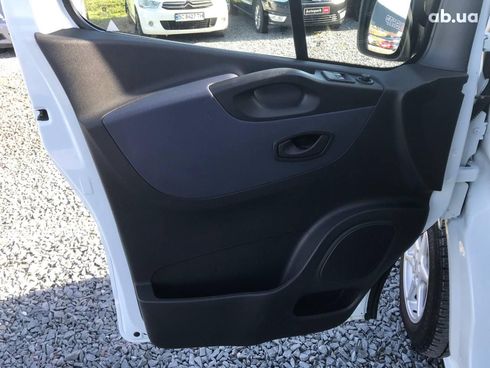 Opel Vivaro 2015 белый - фото 13