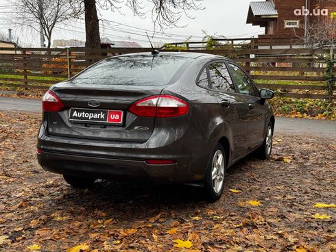 Ford Fiesta 2017 серый - фото 7