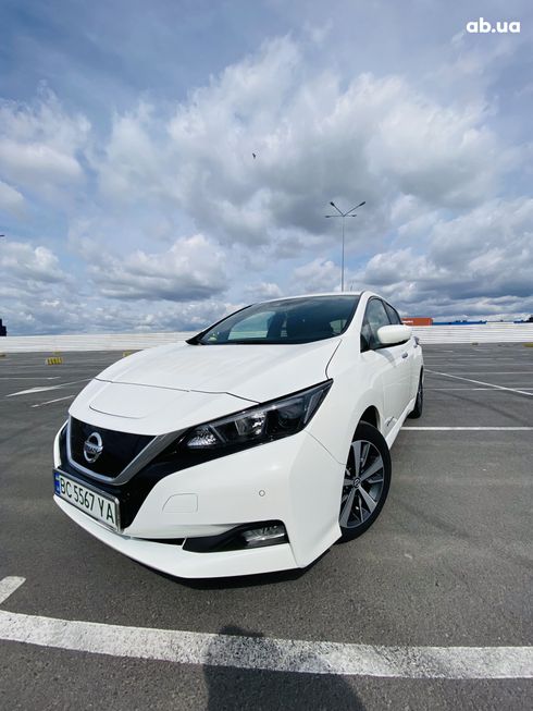 Nissan Leaf 2018 белый - фото 17