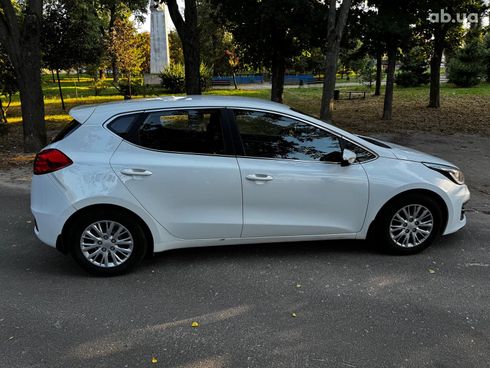 Kia Cee'd 2018 белый - фото 6
