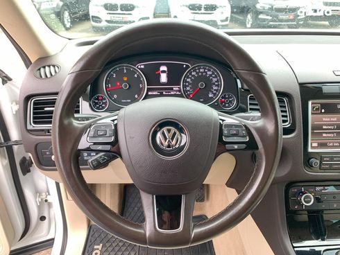 Volkswagen Touareg 2012 белый - фото 33