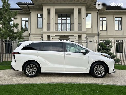 Toyota Sienna 2021 - фото 18