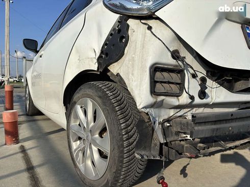 Renault Zoe 2016 - фото 13