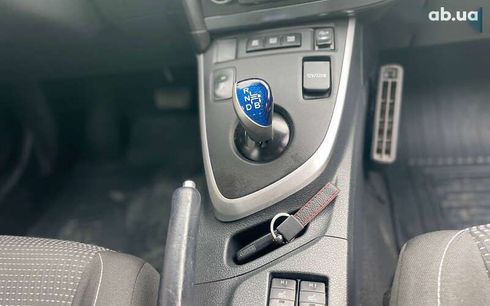 Toyota Auris 2014 - фото 12