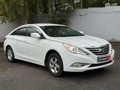 Hyundai Sonata 2015 белый - фото 11