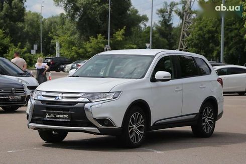 Mitsubishi Outlander 2017 - фото 3