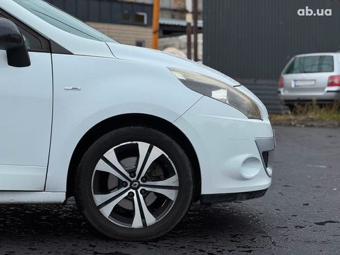 Renault Scenic 2011 белый - фото 13