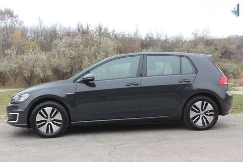 Volkswagen e-Golf 2020 - фото 11