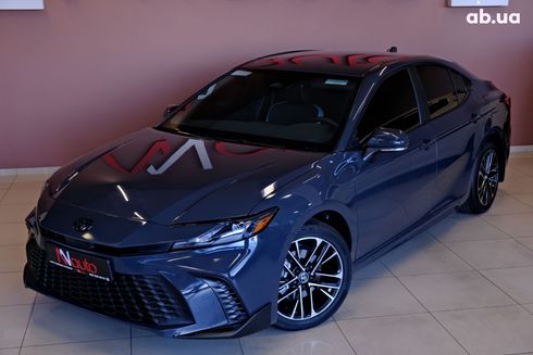 Toyota Camry 2024 серебристый - фото 2