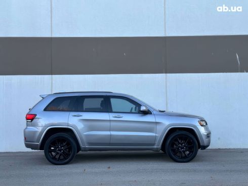 Jeep Grand Cherokee 2018 серебристый - фото 5