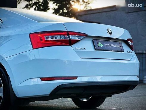 Skoda Superb 2019 - фото 17