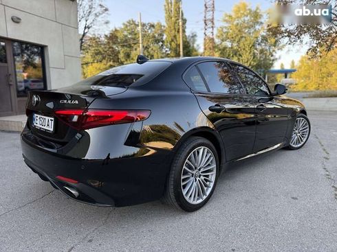 Alfa Romeo Giulia 2017 - фото 9