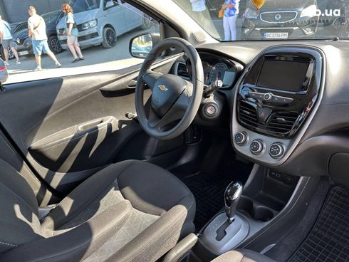 Chevrolet Spark 2019 синий - фото 24