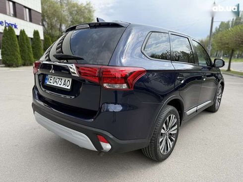 Mitsubishi Outlander 2019 - фото 6