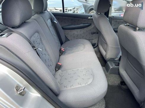 Skoda Fabia 2004 - фото 12