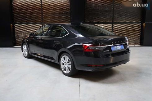 Skoda Superb 2022 - фото 6