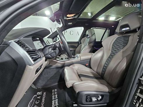 BMW X5 M 2021 - фото 30