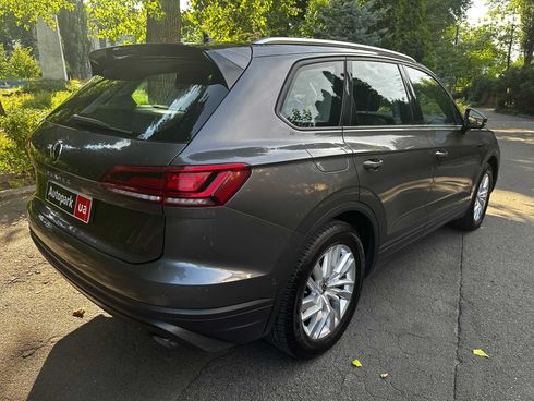 Volkswagen Touareg 2021 серый - фото 5