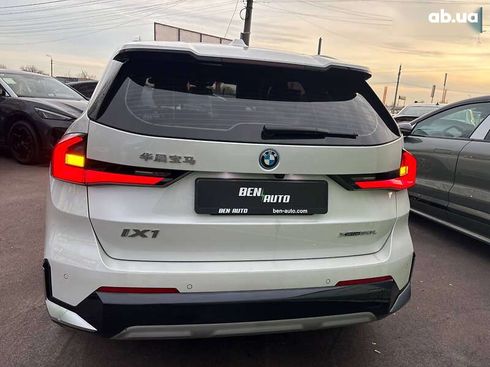 BMW iX1 2023 - фото 8