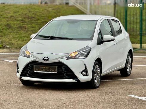 Toyota Yaris 2017 - фото 9
