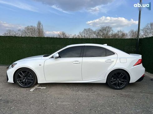 Lexus IS 2019 - фото 5