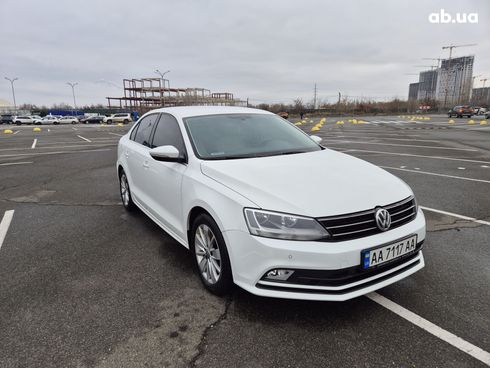 Volkswagen Jetta 2016 белый - фото 12