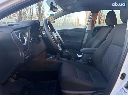 Toyota Auris 2015 - фото 12