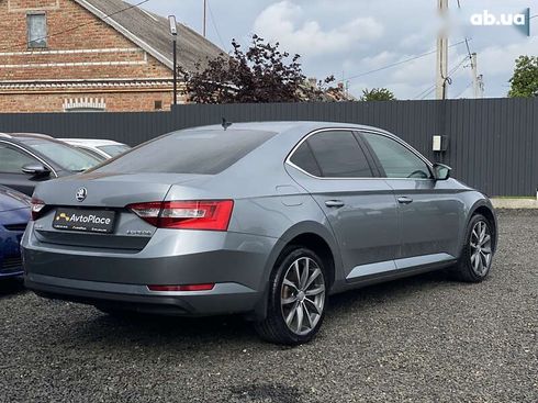 Skoda Superb 2017 - фото 19