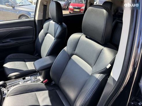 Mitsubishi Outlander 2018 - фото 12