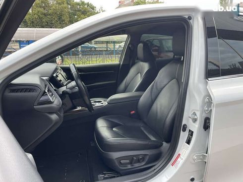 Toyota Camry 2020 - фото 16