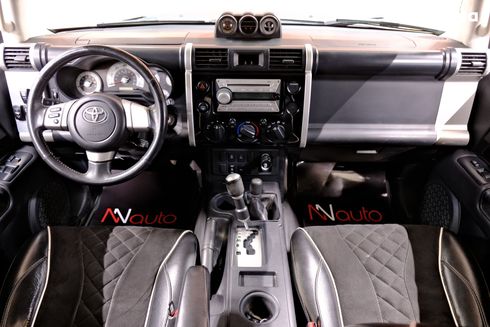 Toyota FJ Cruiser 2008 черный - фото 7