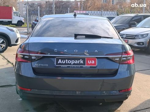Skoda Superb 2021 серый - фото 8