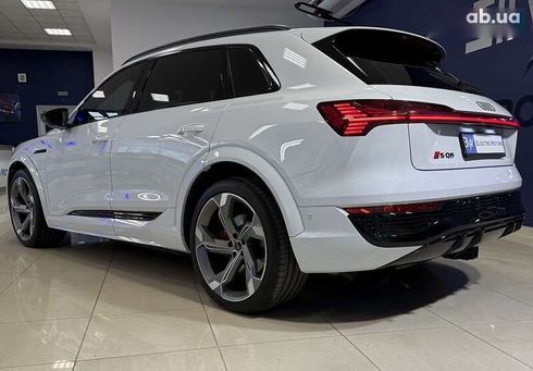 Audi SQ8 e-tron 2023 - фото 25