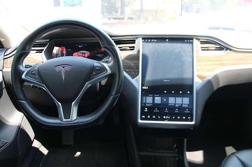 Tesla Model S 2015 - фото 11