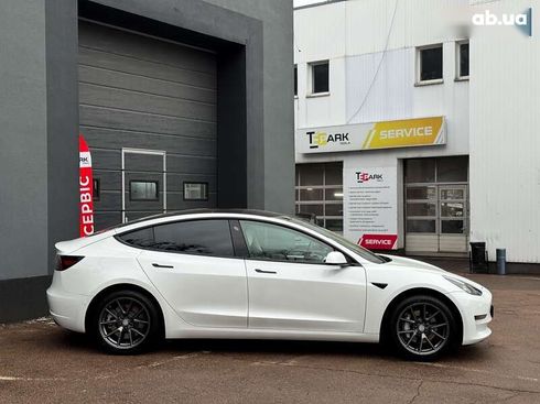 Tesla Model 3 2021 - фото 11