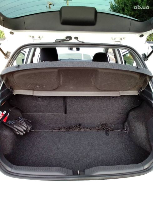 Toyota Auris 2012 белый - фото 9