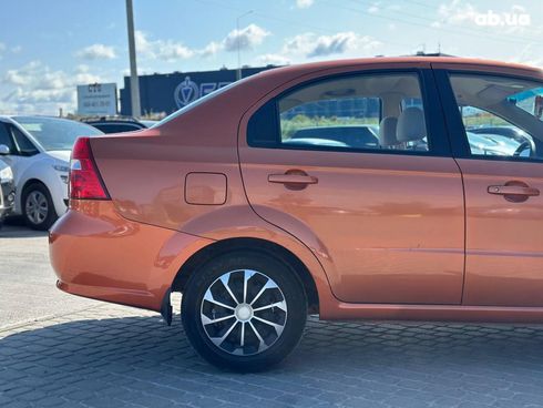 Chevrolet Aveo 2007 оранжевый - фото 9