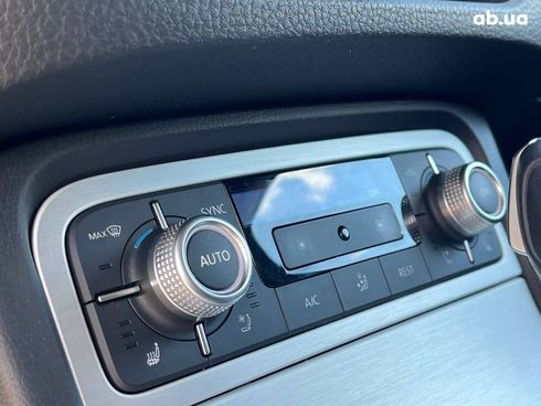 Volkswagen Touareg 2016 белый - фото 40