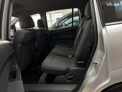 Opel Zafira 2010 серебристый - фото 14