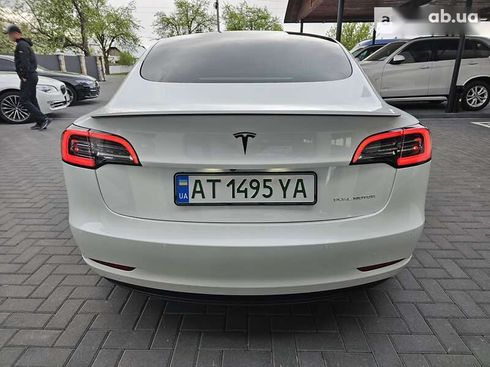 Tesla Model 3 2021 - фото 9