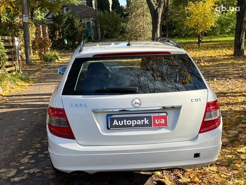 Mercedes-Benz C-Класс 2010 белый - фото 9