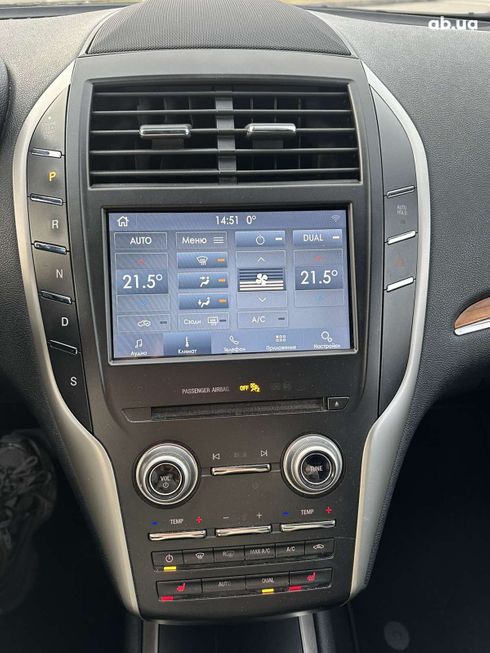 Lincoln MKC 2017 синий - фото 6