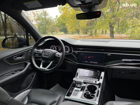 Audi Q7 2021 серый - фото 30