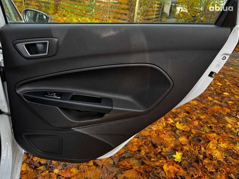 Ford Fiesta 2017 белый - фото 25